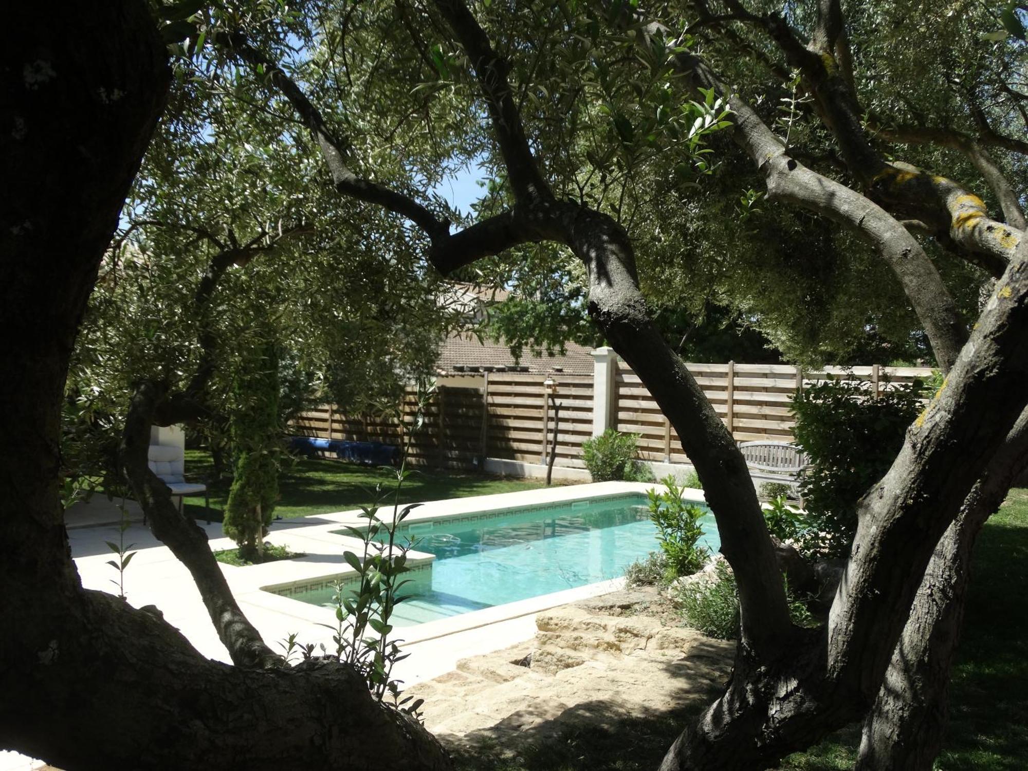 Gites En B&B Le Clos De La Cerise ชาโตเนิฟ-ดู-ปาป ภายนอก รูปภาพ