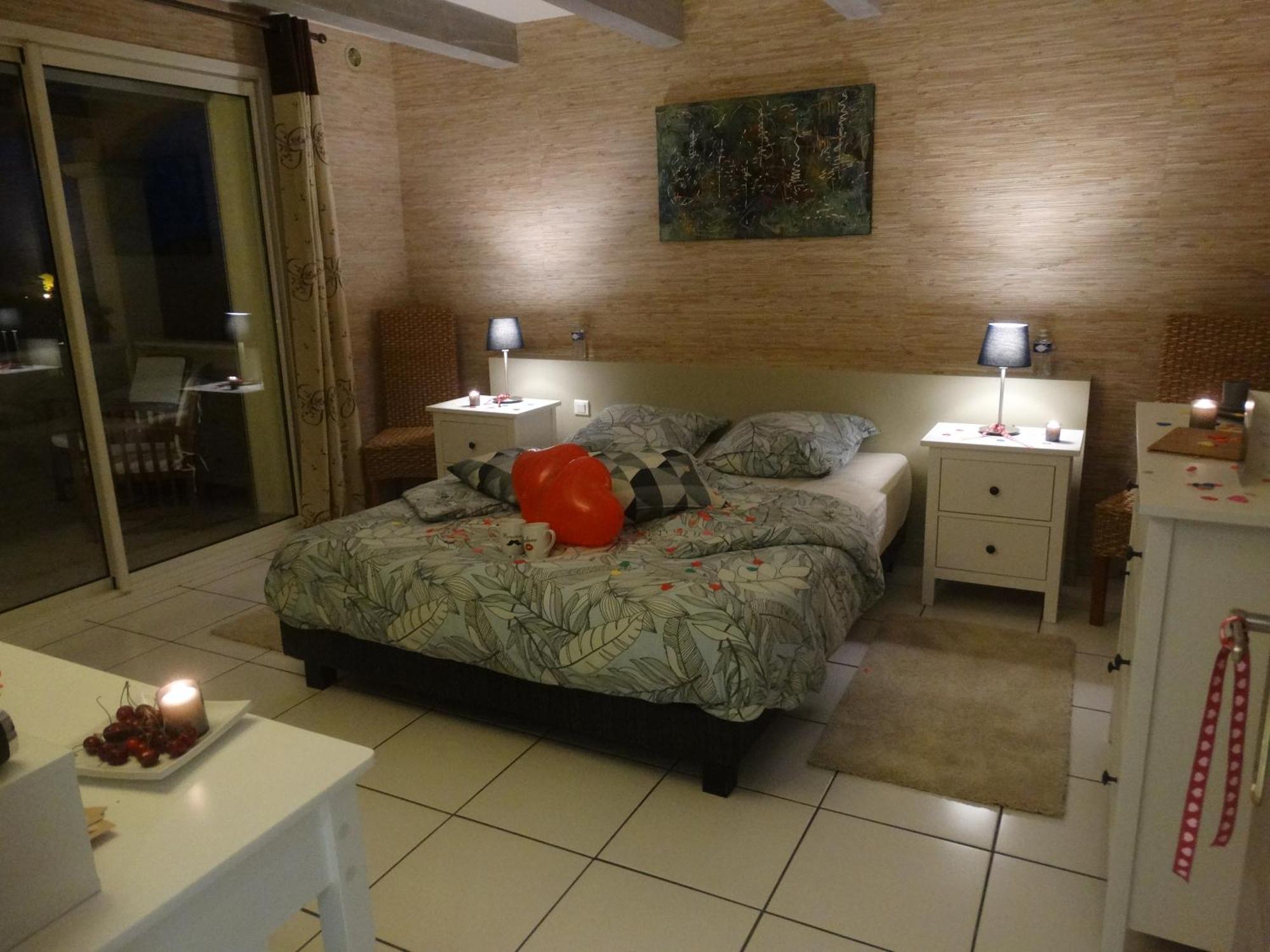 Gites En B&B Le Clos De La Cerise ชาโตเนิฟ-ดู-ปาป ภายนอก รูปภาพ