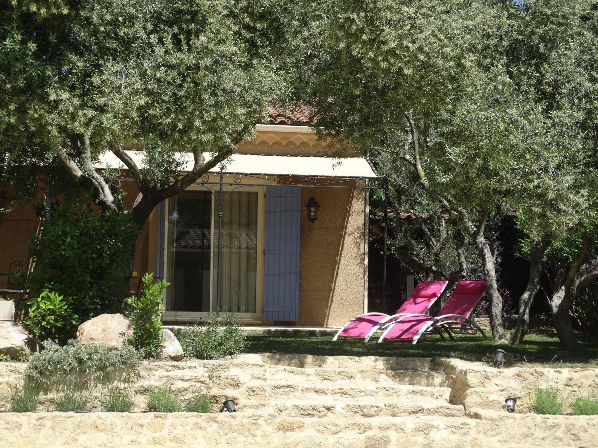 Gites En B&B Le Clos De La Cerise ชาโตเนิฟ-ดู-ปาป ภายนอก รูปภาพ